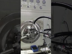 Test van de hydraulische pomp op olielekkage